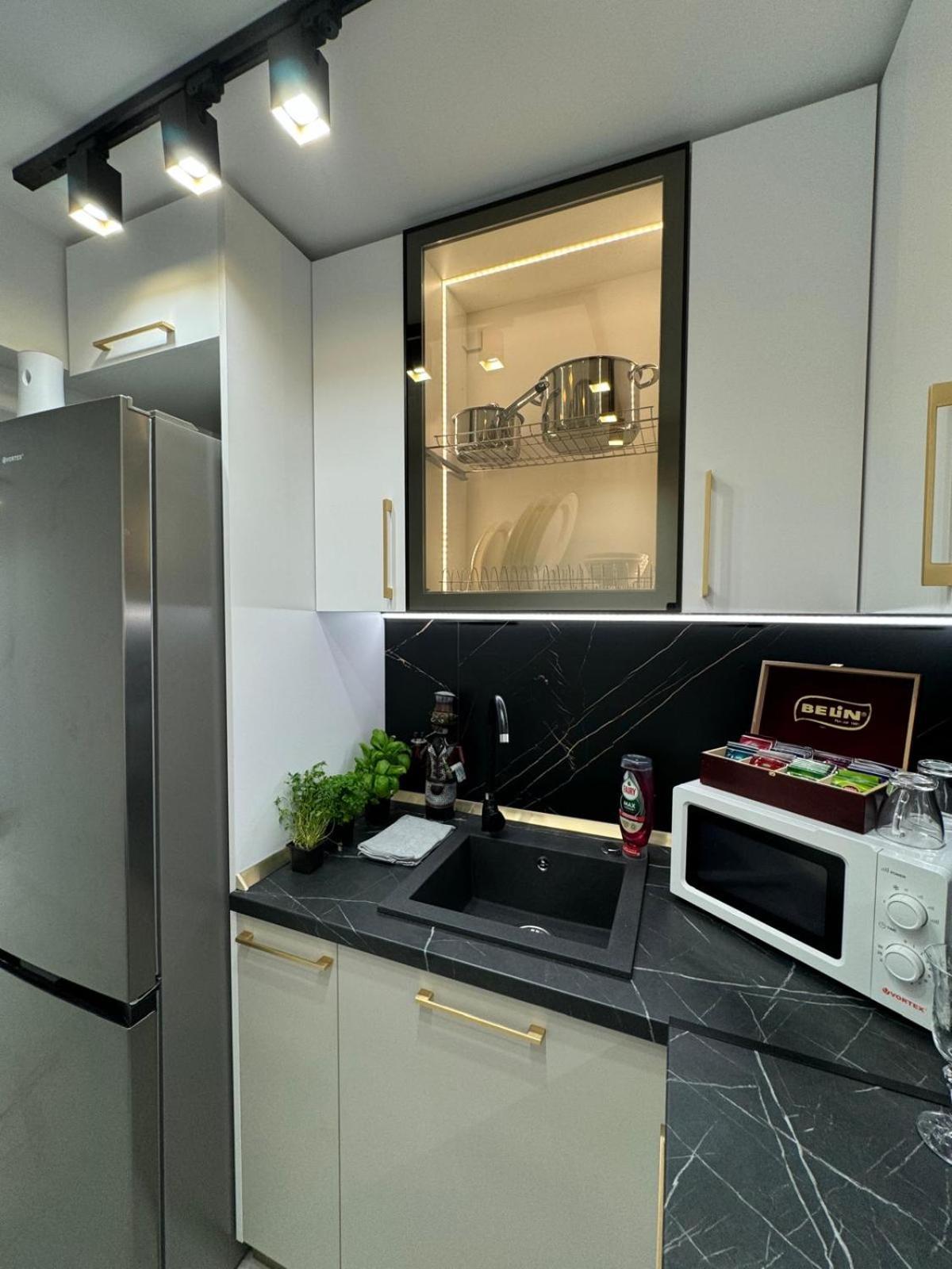 Iasi Ultra Central Apartment Self Check-In Екстер'єр фото